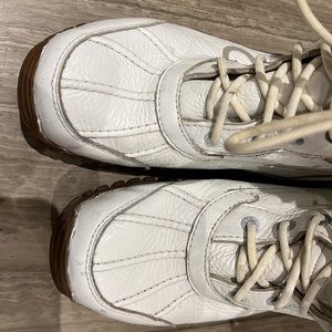 Uggs white winter boots size 8 (women’s)